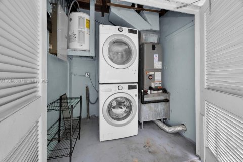 Propiedad comercial en venta en Pinecrest, Florida, 222.5 m2 № 1965887 - foto 20