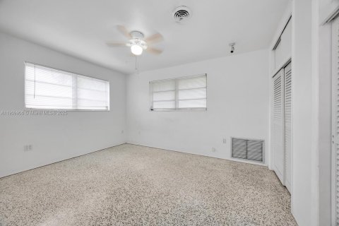 Propiedad comercial en venta en Pinecrest, Florida, 222.5 m2 № 1965887 - foto 17