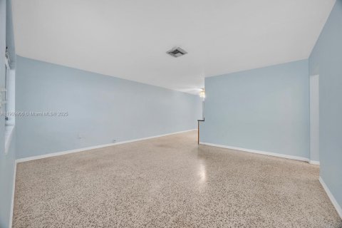 Propiedad comercial en venta en Pinecrest, Florida, 222.5 m2 № 1965887 - foto 26