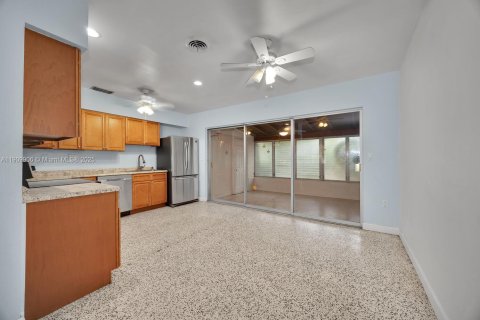 Propiedad comercial en venta en Pinecrest, Florida, 222.5 m2 № 1965887 - foto 11