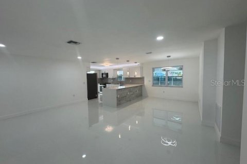 Casa en venta en Okeechobee, Florida, 3 dormitorios, 189.52 m2 № 1608479 - foto 11