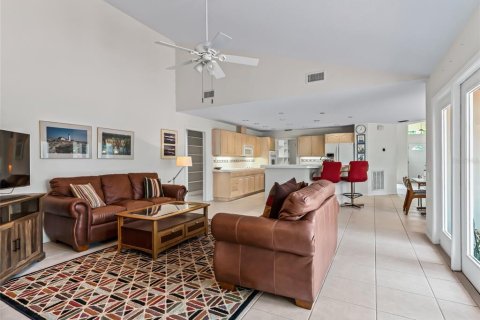 Casa en venta en Lady Lake, Florida, 3 dormitorios, 273.88 m2 № 2232023 - foto 29