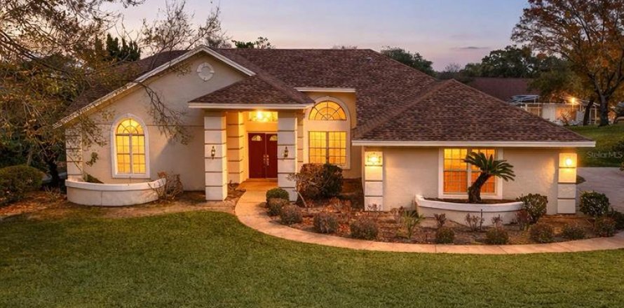 Casa en Lady Lake, Florida 3 dormitorios, 273.88 m2 № 2232023