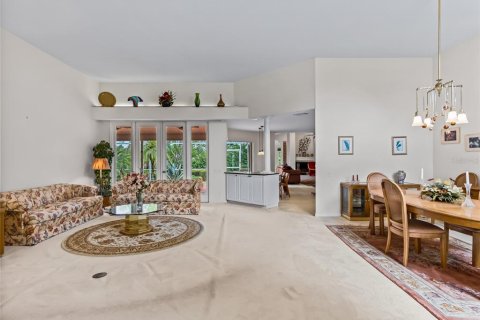 Casa en venta en Lady Lake, Florida, 3 dormitorios, 273.88 m2 № 2232023 - foto 9