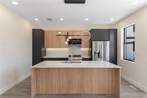 Townhouse in Tampa, Florida 4 bedrooms, 199.09 sq.m. № 2400383 - photo 11
