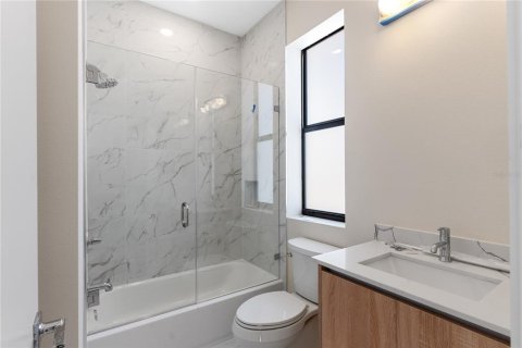 Townhouse in Tampa, Florida 4 bedrooms, 199.09 sq.m. № 2400383 - photo 24