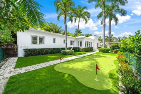 House in Miami Beach, Florida 4 bedrooms, 193.89 sq.m. № 2070461 - photo 25