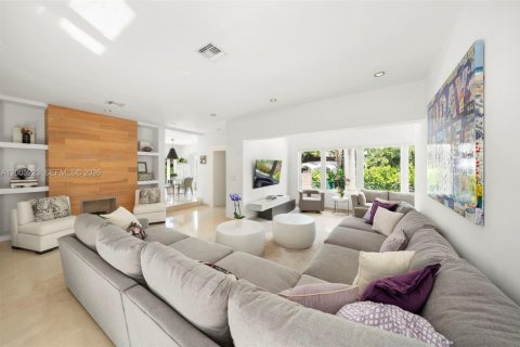 House in Miami Beach, Florida 4 bedrooms, 193.89 sq.m. № 2070461 - photo 5