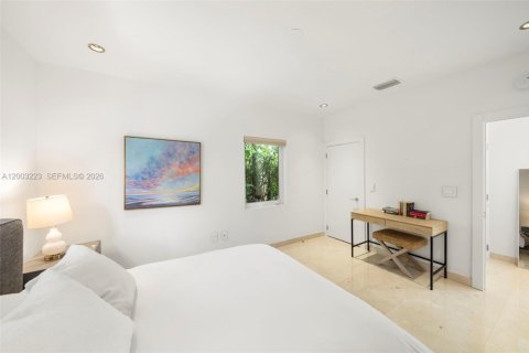 House in Miami Beach, Florida 4 bedrooms, 193.89 sq.m. № 2070461 - photo 22
