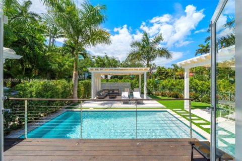 House in Miami Beach, Florida 4 bedrooms, 193.89 sq.m. № 2070461 - photo 7