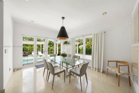 House in Miami Beach, Florida 4 bedrooms, 193.89 sq.m. № 2070461 - photo 6
