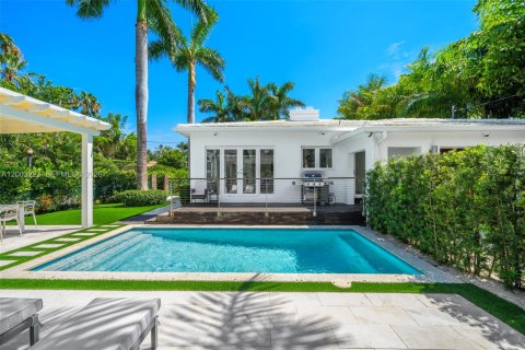 House in Miami Beach, Florida 4 bedrooms, 193.89 sq.m. № 2070461 - photo 10