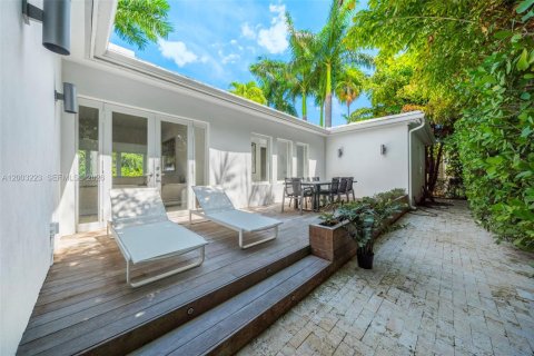 House in Miami Beach, Florida 4 bedrooms, 193.89 sq.m. № 2070461 - photo 24