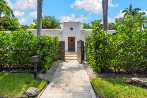 House in Miami Beach, Florida 4 bedrooms, 193.89 sq.m. № 2070461 - photo 2