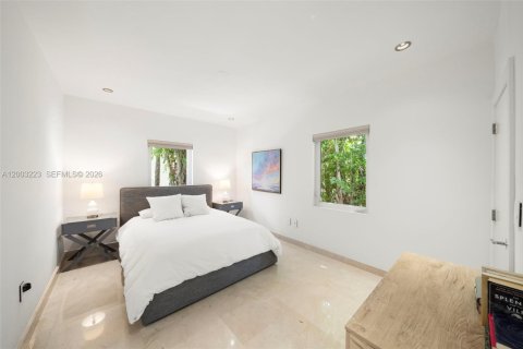 House in Miami Beach, Florida 4 bedrooms, 193.89 sq.m. № 2070461 - photo 21
