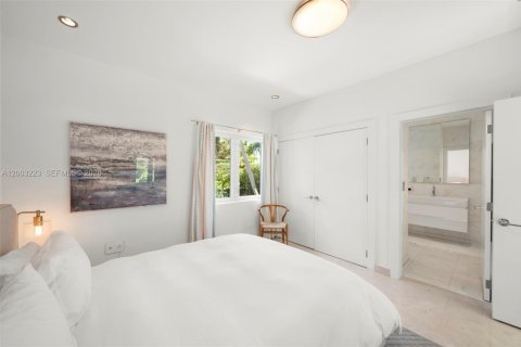 House in Miami Beach, Florida 4 bedrooms, 193.89 sq.m. № 2070461 - photo 19