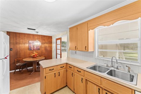 House in Zephyrhills, Florida 2 bedrooms, 107.58 sq.m. № 1716499 - photo 15