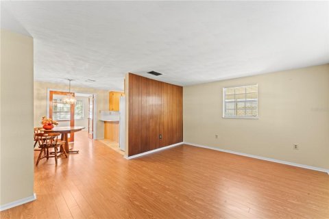 House in Zephyrhills, Florida 2 bedrooms, 107.58 sq.m. № 1716499 - photo 7