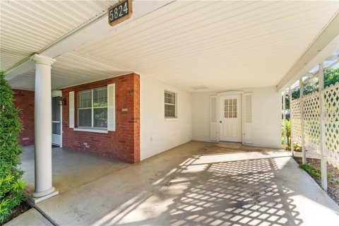 House in Zephyrhills, Florida 2 bedrooms, 107.58 sq.m. № 1716499 - photo 4