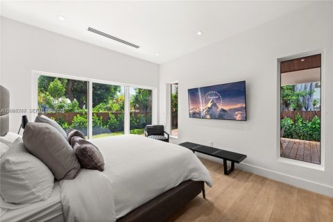 Villa ou maison à vendre à Miami, Floride: 4 chambres, 250 m2 № 2365048 - photo 16