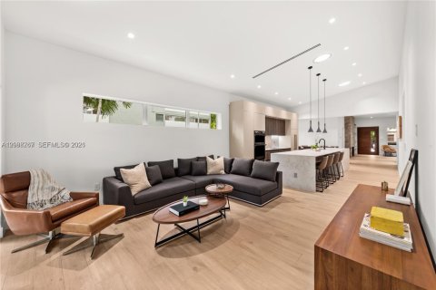 Villa ou maison à vendre à Miami, Floride: 4 chambres, 250 m2 № 2365048 - photo 18