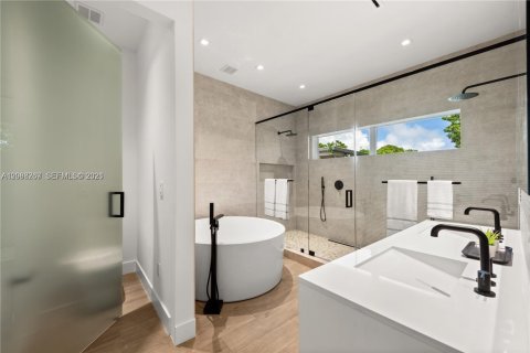 Villa ou maison à vendre à Miami, Floride: 4 chambres, 250 m2 № 2365048 - photo 21