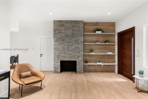 Villa ou maison à vendre à Miami, Floride: 4 chambres, 250 m2 № 2365048 - photo 6