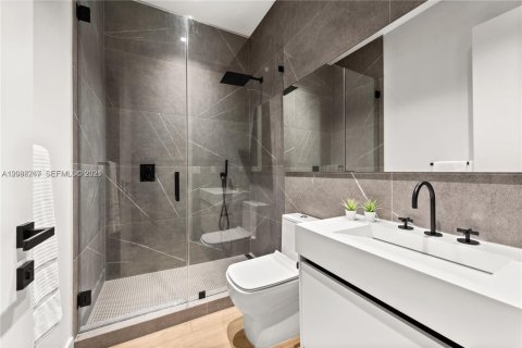Villa ou maison à vendre à Miami, Floride: 4 chambres, 250 m2 № 2365048 - photo 25