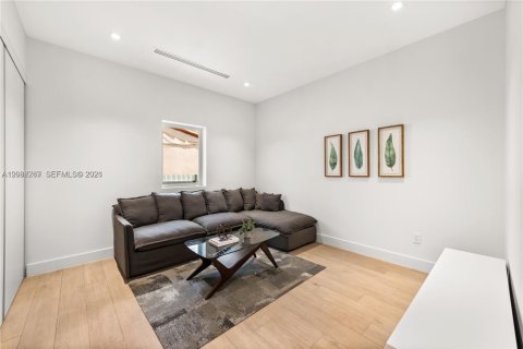 Villa ou maison à vendre à Miami, Floride: 4 chambres, 250 m2 № 2365048 - photo 28