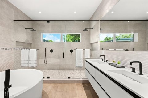 Villa ou maison à vendre à Miami, Floride: 4 chambres, 250 m2 № 2365048 - photo 23