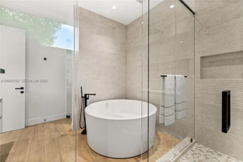 Villa ou maison à vendre à Miami, Floride: 4 chambres, 250 m2 № 2365048 - photo 22