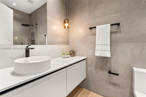 Villa ou maison à vendre à Miami, Floride: 4 chambres, 250 m2 № 2365048 - photo 29