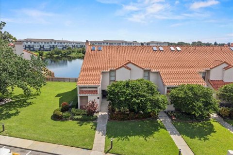 Condominio en venta en Winter Haven, Florida, 2 dormitorios, 102.47 m2 № 1865850 - foto 1