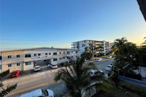 Condominio en alquiler en North Bay Village, Florida, 1 dormitorio, 57.6 m2 № 1949032 - foto 15