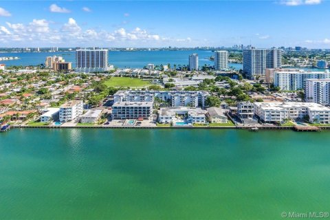 Condominio en alquiler en North Bay Village, Florida, 1 dormitorio, 57.6 m2 № 1949032 - foto 23