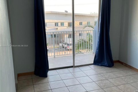 Condominio en alquiler en North Bay Village, Florida, 1 dormitorio, 57.6 m2 № 1949032 - foto 11