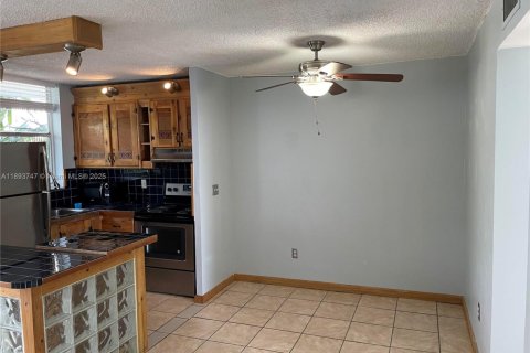 Condominio en alquiler en North Bay Village, Florida, 1 dormitorio, 57.6 m2 № 1949032 - foto 8