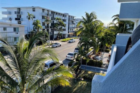 Condominio en alquiler en North Bay Village, Florida, 1 dormitorio, 57.6 m2 № 1949032 - foto 14