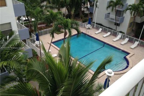 Condominio en alquiler en North Bay Village, Florida, 1 dormitorio, 57.6 m2 № 1949032 - foto 30