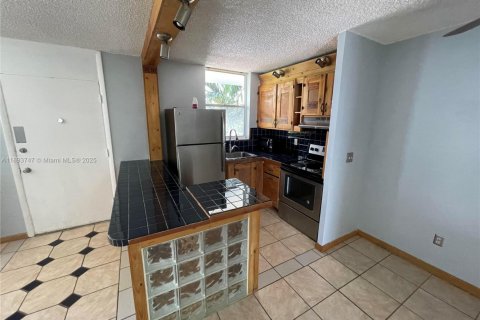 Condominio en alquiler en North Bay Village, Florida, 1 dormitorio, 57.6 m2 № 1949032 - foto 5