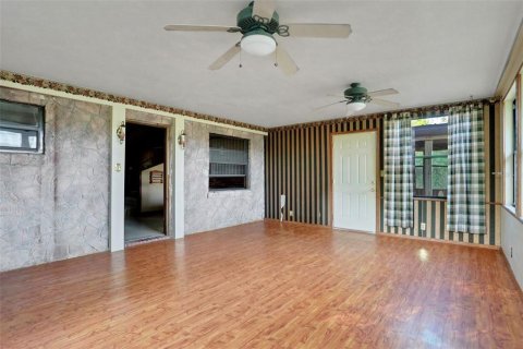 House in Keystone Heights, Florida 3 bedrooms, 165.18 sq.m. № 1743749 - photo 2