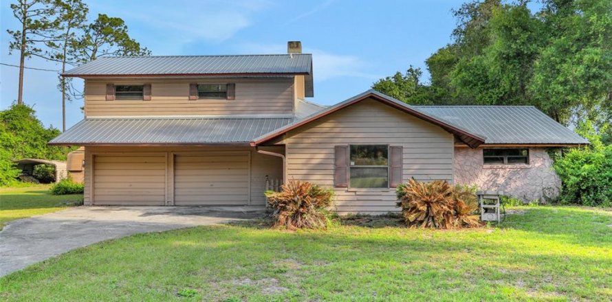 House in Keystone Heights, Florida 3 bedrooms, 165.18 sq.m. № 1743749