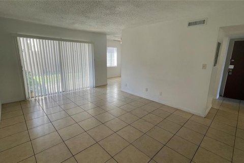 Condo in Tampa, Florida, 1 bedroom  № 1508248 - photo 3