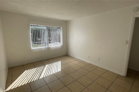 Condo in Tampa, Florida, 1 bedroom  № 1508248 - photo 16