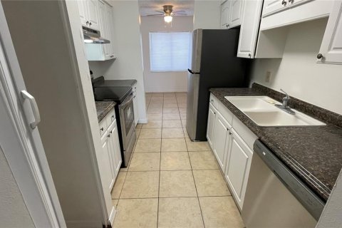 Condo in Tampa, Florida, 1 bedroom  № 1508248 - photo 11
