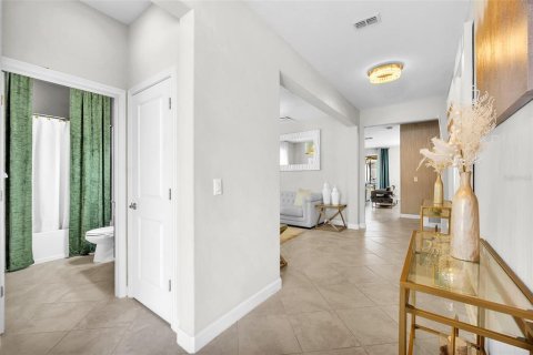 House in Riverview, Florida 5 bedrooms, 312.99 sq.m. № 2215198 - photo 3