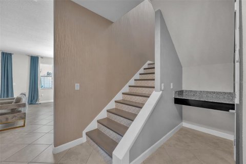 House in Riverview, Florida 5 bedrooms, 312.99 sq.m. № 2215198 - photo 17