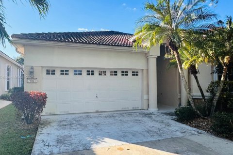 Снять в аренду виллу или дом в Паркленд, Флорида 3 спальни, 176.79м2, № 1970730 - фото 4