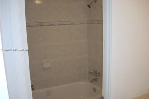 Copropriété à louer à Miami, Floride: 1 chambre, 79.99 m2 № 2056147 - photo 12