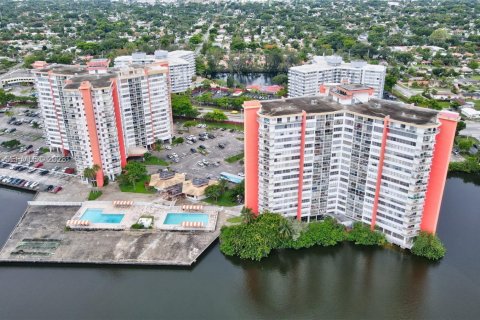 Copropriété à louer à Miami, Floride: 1 chambre, 79.99 m2 № 2056147 - photo 2